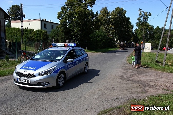 Zdjęcie w galerii na portalu naszraciborz.pl: Kolorowy korowód na dożynkach w Rzuchowie wiadomości z regionu
