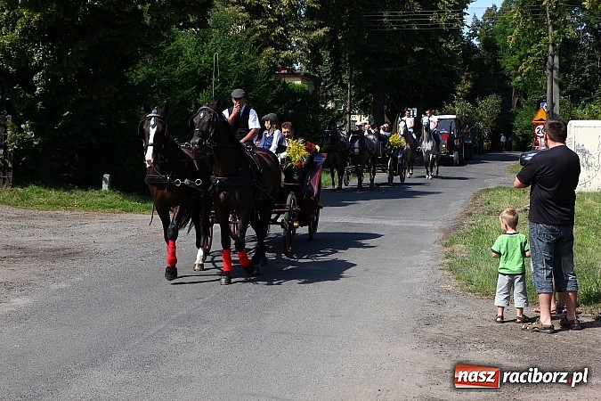 Zdjęcie w galerii na portalu naszraciborz.pl: Kolorowy korowód na dożynkach w Rzuchowie wiadomości z regionu