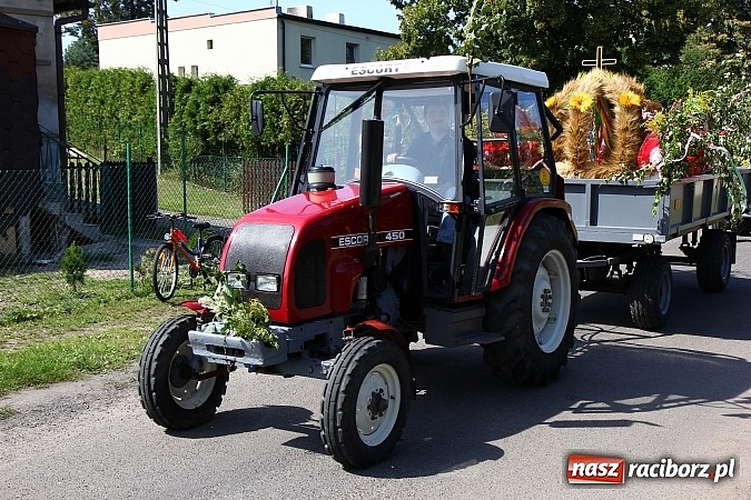 Zdjęcie w galerii na portalu naszraciborz.pl: Kolorowy korowód na dożynkach w Rzuchowie wiadomości z regionu