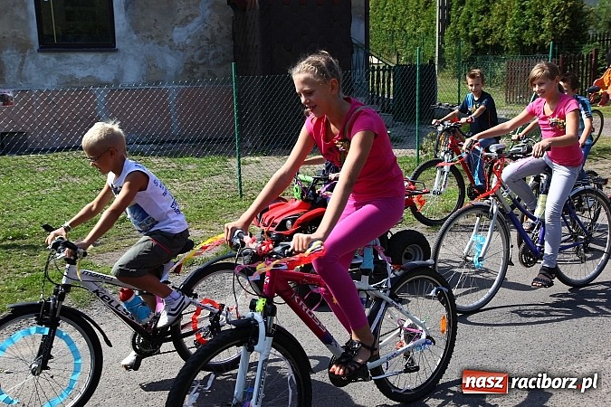 Zdjęcie w galerii na portalu naszraciborz.pl: Kolorowy korowód na dożynkach w Rzuchowie wiadomości z regionu