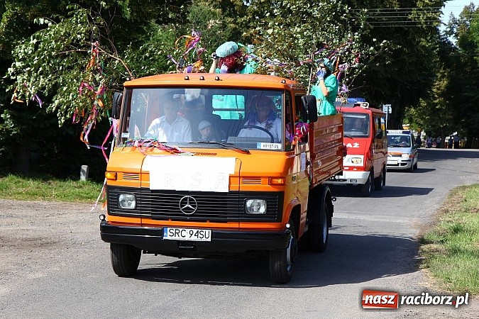 Zdjęcie w galerii na portalu naszraciborz.pl: Kolorowy korowód na dożynkach w Rzuchowie wiadomości z regionu