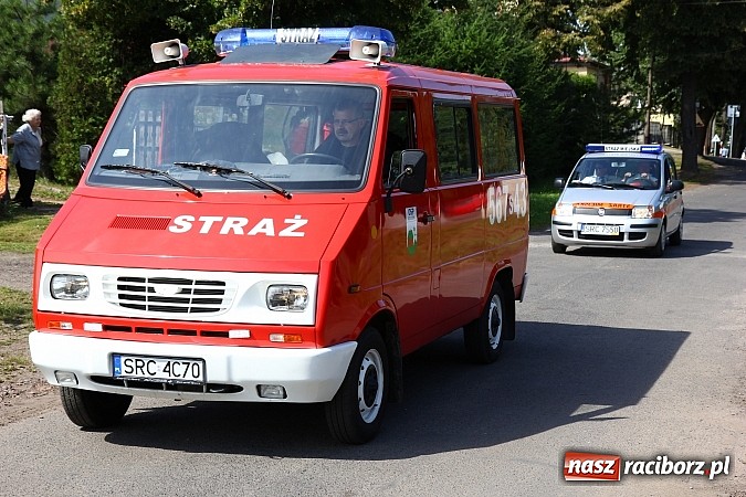 Zdjęcie w galerii na portalu naszraciborz.pl: Kolorowy korowód na dożynkach w Rzuchowie wiadomości z regionu