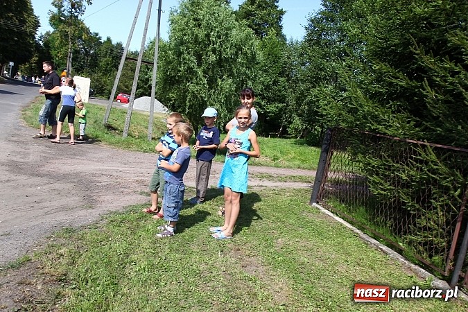 Zdjęcie w galerii na portalu naszraciborz.pl: Kolorowy korowód na dożynkach w Rzuchowie wiadomości z regionu