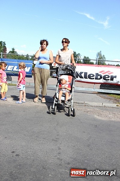 Zdjęcie w galerii na portalu naszraciborz.pl: Kolorowy korowód na dożynkach w Rzuchowie wiadomości z regionu