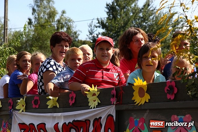 Zdjęcie w galerii na portalu naszraciborz.pl: Święto plonów w Kobyli na wesoło wiadomości z regionu
