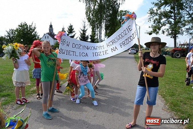 Zdjęcie w galerii na portalu naszraciborz.pl: W korowodzie świetlica idzie na przodzie wiadomości z regionu