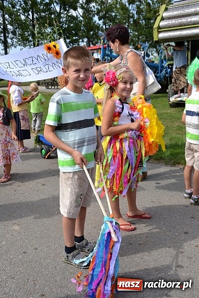 Zdjęcie w galerii na portalu naszraciborz.pl: W korowodzie świetlica idzie na przodzie wiadomości z regionu
