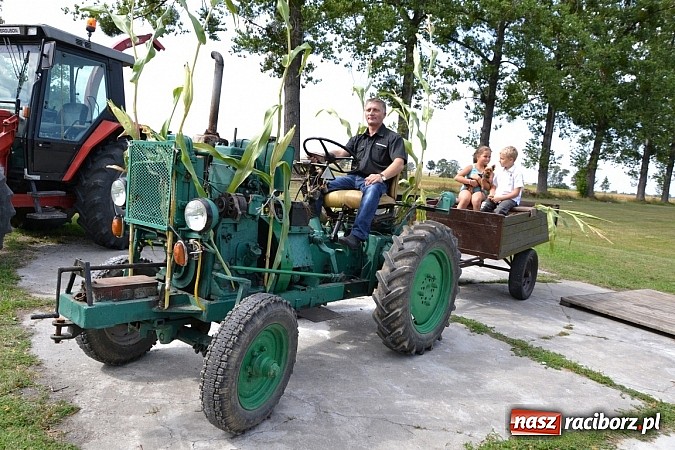 Zdjęcie w galerii na portalu naszraciborz.pl: W korowodzie świetlica idzie na przodzie wiadomości z regionu