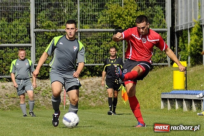 Zdjęcie w galerii na portalu naszraciborz.pl: Trafił Wilk razy kilka... Pierwsze punkty Markowic wiadomości z regionu