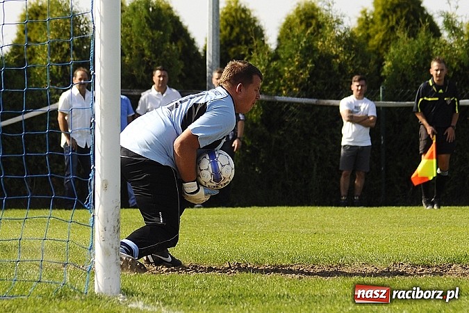Zdjęcie w galerii na portalu naszraciborz.pl: Trafił Wilk razy kilka... Pierwsze punkty Markowic wiadomości z regionu