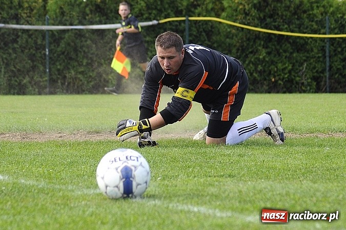 Zdjęcie w galerii na portalu naszraciborz.pl: Trafił Wilk razy kilka... Pierwsze punkty Markowic wiadomości z regionu