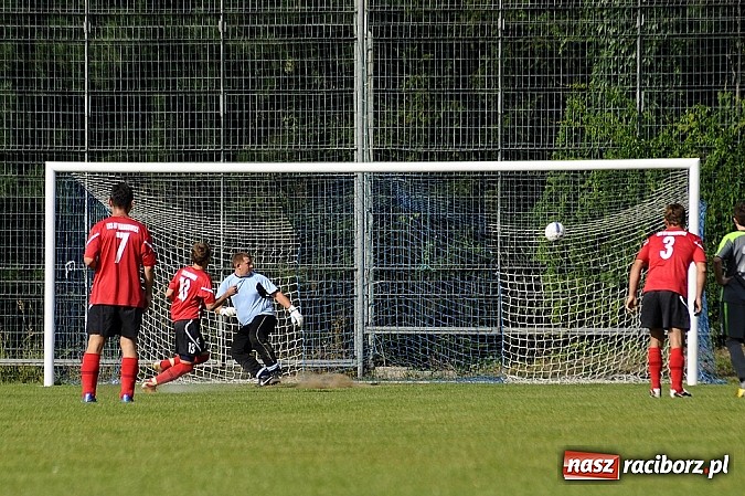 Zdjęcie w galerii na portalu naszraciborz.pl: Trafił Wilk razy kilka... Pierwsze punkty Markowic wiadomości z regionu