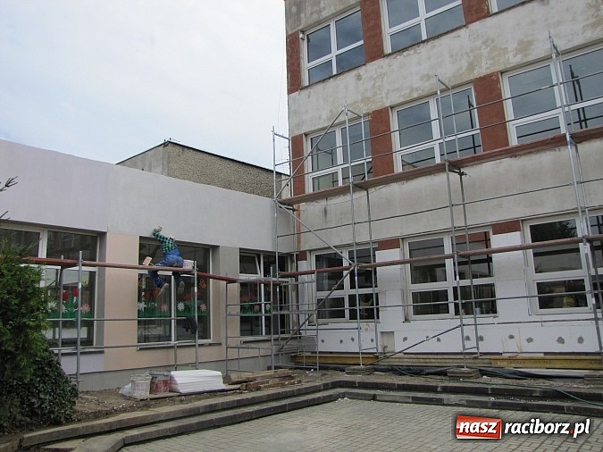 Zdjęcie w galerii na portalu naszraciborz.pl: Remont SP 15 idzie pełną parą. Inwestycję wsparł NFOŚiGW wiadomości z regionu