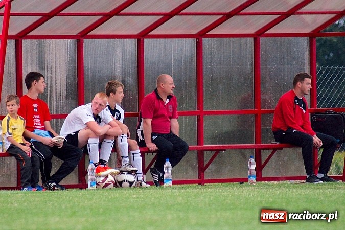 Zdjęcie w galerii na portalu naszraciborz.pl: Puchar Polski: Kanonada w Borucinie. Naprzód na kolanach wiadomości z regionu