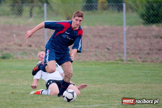 Zdjęcie w galerii na portalu naszraciborz.pl: Puchar Polski: Kanonada w Borucinie. Naprzód na kolanach wiadomości z regionu