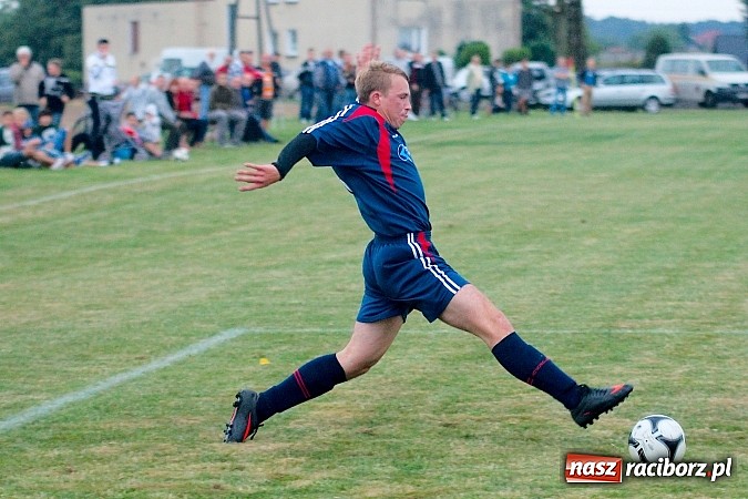 Zdjęcie w galerii na portalu naszraciborz.pl: Puchar Polski: Kanonada w Borucinie. Naprzód na kolanach wiadomości z regionu