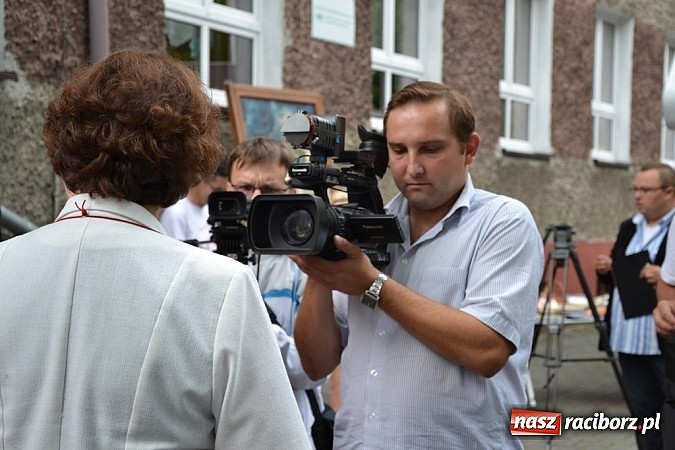 Zdjęcie w galerii na portalu naszraciborz.pl: Idą szlakiem Sobieskiego i sadzą lipy wiadomości z regionu