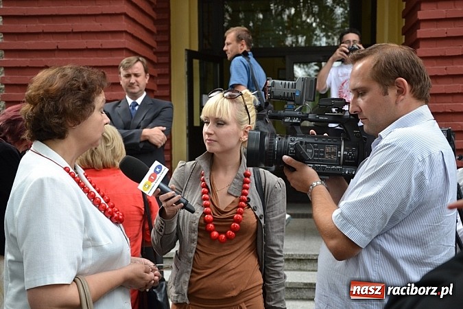 Zdjęcie w galerii na portalu naszraciborz.pl: Idą szlakiem Sobieskiego i sadzą lipy wiadomości z regionu