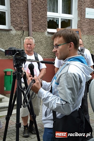 Zdjęcie w galerii na portalu naszraciborz.pl: Idą szlakiem Sobieskiego i sadzą lipy wiadomości z regionu