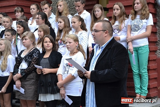 Zdjęcie w galerii na portalu naszraciborz.pl: Idą szlakiem Sobieskiego i sadzą lipy wiadomości z regionu