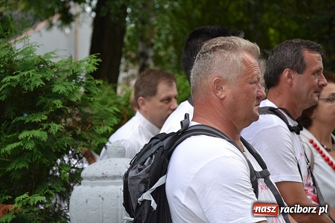 Zdjęcie w galerii na portalu naszraciborz.pl: Idą szlakiem Sobieskiego i sadzą lipy wiadomości z regionu