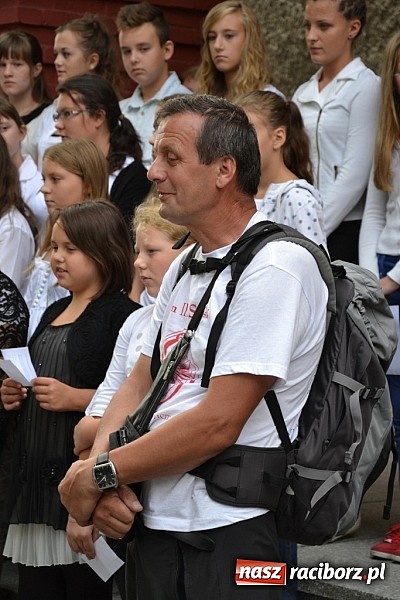 Zdjęcie w galerii na portalu naszraciborz.pl: Idą szlakiem Sobieskiego i sadzą lipy wiadomości z regionu