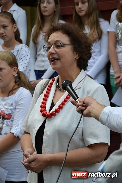 Zdjęcie w galerii na portalu naszraciborz.pl: Idą szlakiem Sobieskiego i sadzą lipy wiadomości z regionu