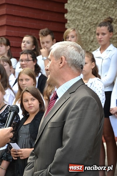 Zdjęcie w galerii na portalu naszraciborz.pl: Idą szlakiem Sobieskiego i sadzą lipy wiadomości z regionu