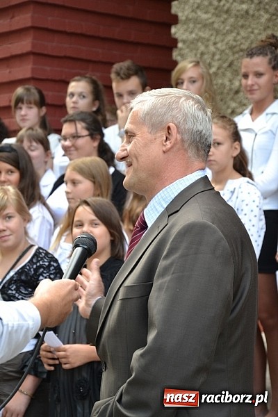 Zdjęcie w galerii na portalu naszraciborz.pl: Idą szlakiem Sobieskiego i sadzą lipy wiadomości z regionu