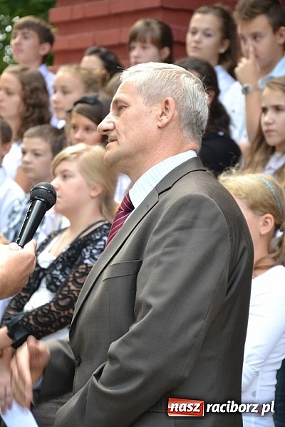 Zdjęcie w galerii na portalu naszraciborz.pl: Idą szlakiem Sobieskiego i sadzą lipy wiadomości z regionu