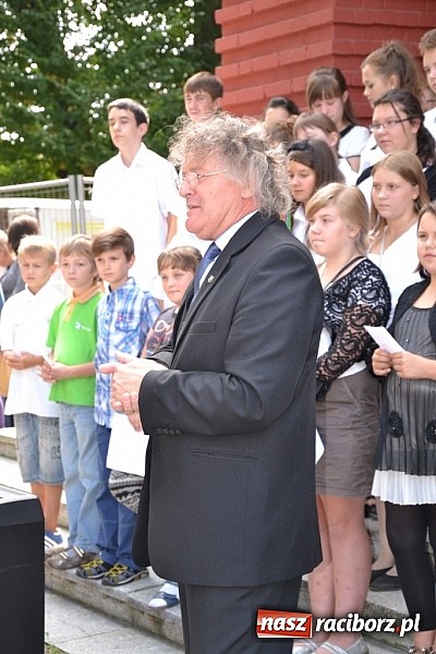 Zdjęcie w galerii na portalu naszraciborz.pl: Idą szlakiem Sobieskiego i sadzą lipy wiadomości z regionu