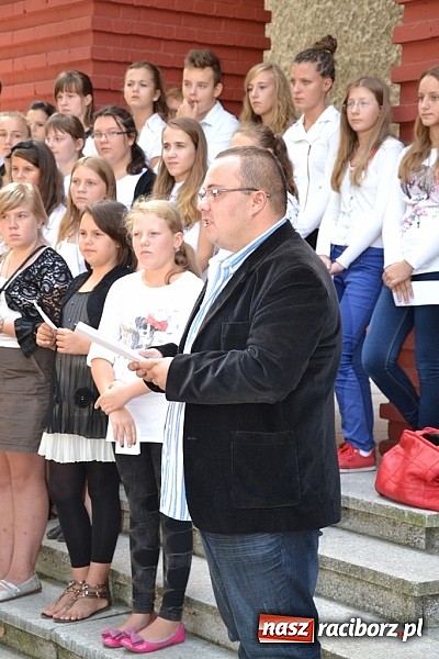 Zdjęcie w galerii na portalu naszraciborz.pl: Idą szlakiem Sobieskiego i sadzą lipy wiadomości z regionu