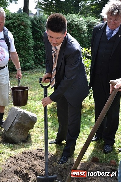 Zdjęcie w galerii na portalu naszraciborz.pl: Idą szlakiem Sobieskiego i sadzą lipy wiadomości z regionu