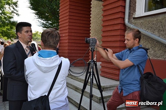 Zdjęcie w galerii na portalu naszraciborz.pl: Idą szlakiem Sobieskiego i sadzą lipy wiadomości z regionu