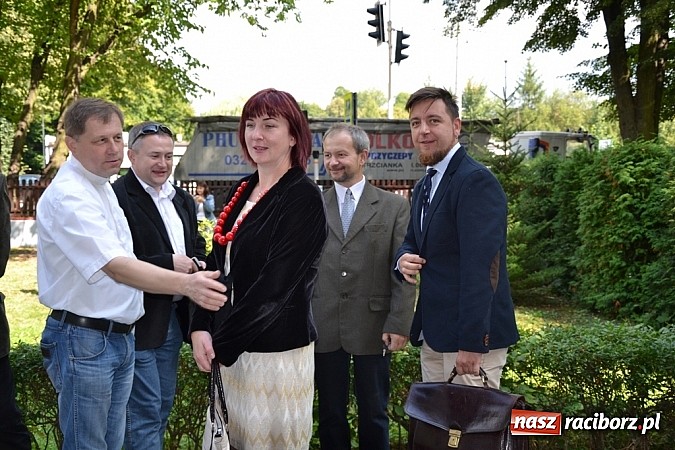 Zdjęcie w galerii na portalu naszraciborz.pl: Idą szlakiem Sobieskiego i sadzą lipy wiadomości z regionu