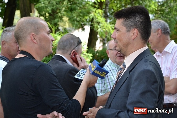 Zdjęcie w galerii na portalu naszraciborz.pl: Idą szlakiem Sobieskiego i sadzą lipy wiadomości z regionu