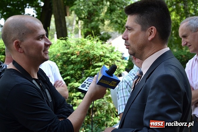 Zdjęcie w galerii na portalu naszraciborz.pl: Idą szlakiem Sobieskiego i sadzą lipy wiadomości z regionu