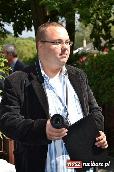 Zdjęcie w galerii na portalu naszraciborz.pl: Idą szlakiem Sobieskiego i sadzą lipy wiadomości z regionu