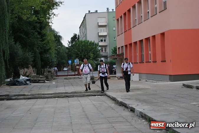 Zdjęcie w galerii na portalu naszraciborz.pl: Skromne sadzenie lipy przy SP 15 wiadomości z regionu