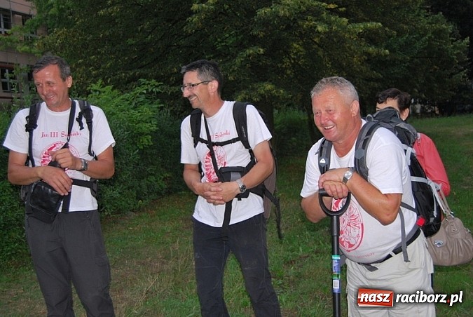 Zdjęcie w galerii na portalu naszraciborz.pl: Skromne sadzenie lipy przy SP 15 wiadomości z regionu