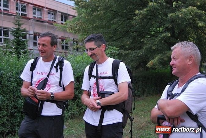 Zdjęcie w galerii na portalu naszraciborz.pl: Skromne sadzenie lipy przy SP 15 wiadomości z regionu