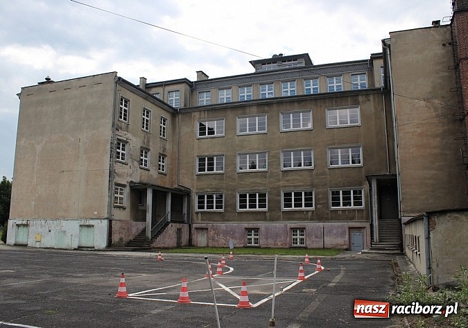 Zdjęcie w galerii na portalu naszraciborz.pl: Z przodu lukier, z tyłu katastrofa wiadomości z regionu