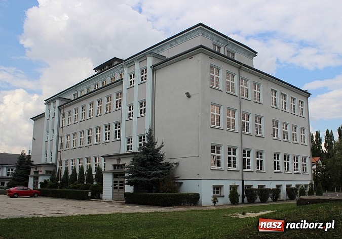 Zdjęcie w galerii na portalu naszraciborz.pl: Z przodu lukier, z tyłu katastrofa wiadomości z regionu