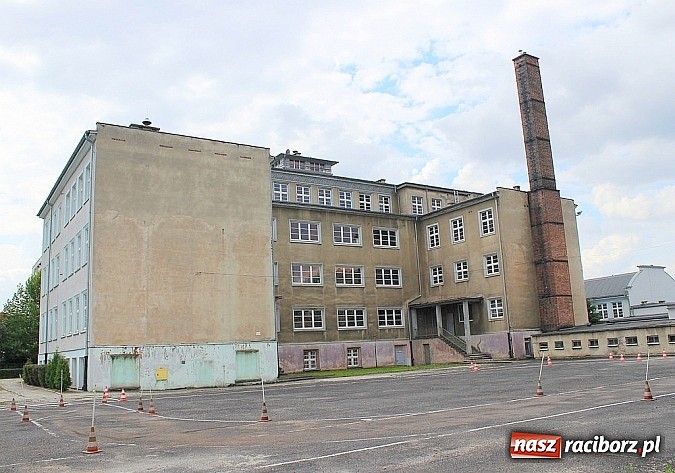 Zdjęcie w galerii na portalu naszraciborz.pl: Z przodu lukier, z tyłu katastrofa wiadomości z regionu