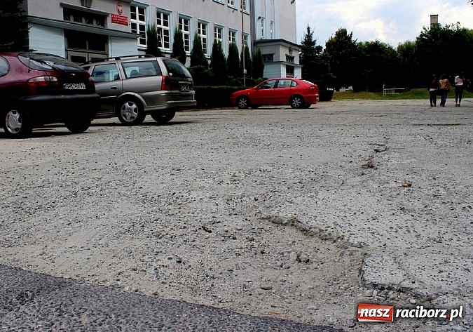 Zdjęcie w galerii na portalu naszraciborz.pl: Z przodu lukier, z tyłu katastrofa wiadomości z regionu