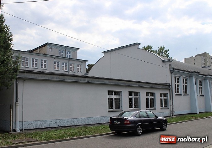 Zdjęcie w galerii na portalu naszraciborz.pl: Z przodu lukier, z tyłu katastrofa wiadomości z regionu