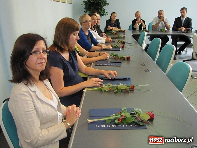 Zdjęcie w galerii na portalu naszraciborz.pl: Dziewiętnastu nauczycieli z mianowaniem wiadomości z regionu
