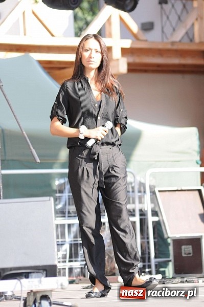 Zdjęcie w galerii na portalu naszraciborz.pl: Piękne Włoszki miały dziś próbę na zamku wiadomości z regionu