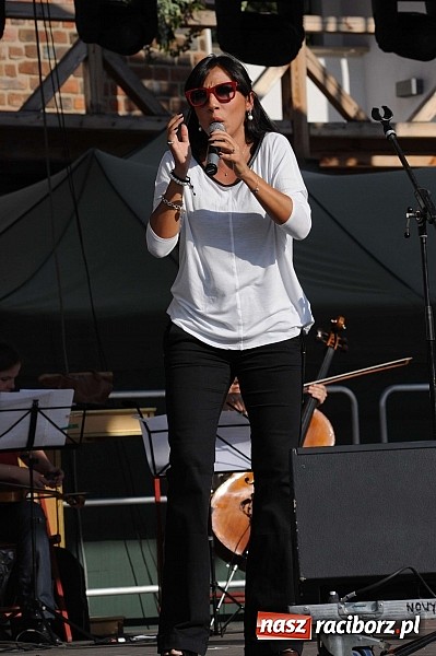 Zdjęcie w galerii na portalu naszraciborz.pl: Piękne Włoszki miały dziś próbę na zamku wiadomości z regionu