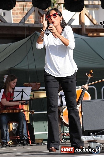 Zdjęcie w galerii na portalu naszraciborz.pl: Piękne Włoszki miały dziś próbę na zamku wiadomości z regionu